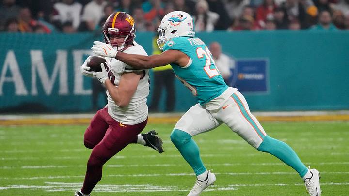 Nov 16, 2025; Madrid, Spain; Washington Commanders tight end Colson Yankoff (80) carries the ball, defended by Miami Dolphins safety Minkah Fitzpatrick (29), in the first quarter during the 2025 NFL Madrid Game at Santiago Bernabeu Stadium. Mandatory Credit: Kirby Lee-Imagn Images Nov 16, 2025; Madrid, Spain; Washington Commanders tight end Colson Yankoff (80) carries the ball, defended by Miami Dolphins safety Minkah Fitzpatrick (29), in the first quarter during the 2025 NFL Madrid Game at Santiago Bernabeu Stadium. Mandatory Credit: Kirby Lee-Imagn Images