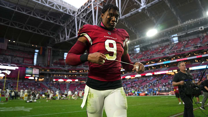 Arizona Cardinals linebacker Isaiah Simmons walks off the field after their 25-24 loss against the Los Angeles Chargers at State Farm Stadium in Los Angeles on Nov. 27, 2022. Arizona Cardinals linebacker Isaiah Simmons walks off the field after their 25-24 loss against the Los Angeles Chargers at State Farm Stadium in Los Angeles on Nov. 27, 2022.