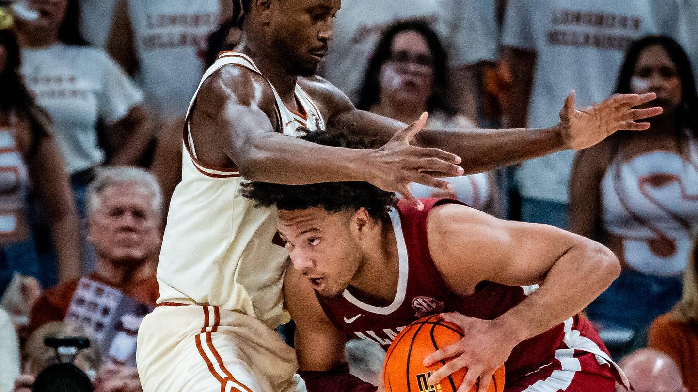 Alabama's Win Streak Ends in Auburn Showdown