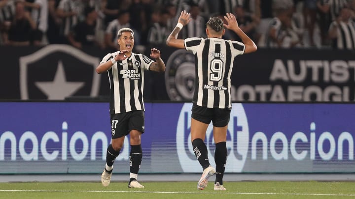 Botafogo goleou o Flamengo por 4 a 1 no Nilton Santos Botafogo goleou o Flamengo por 4 a 1 no Nilton Santos