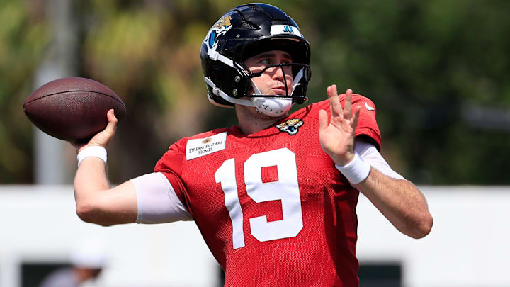 Jacksonville Jaguars quarterback Seth Henigan (19) throws the ball after an NFL training camp session at the Miller Electric Center, Thursday, Aug. 14, 2025 in Jacksonville, Fla.