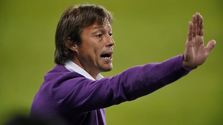 El argentino Matías Almeyda, recordado por su paso en Chivas, salió en defensa de la Liga MX tras las críticas de su país.