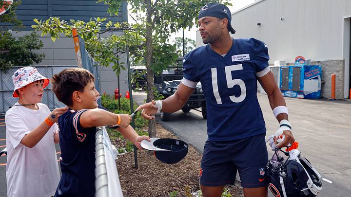 Chicago Bears wide receiver Rome Odunze (15) signs autographs during Training Camp at Halas Hall. Mandatory Credit: Kamil Krzaczynski-Imagn Images Chicago Bears wide receiver Rome Odunze (15) signs autographs during Training Camp at Halas Hall. Mandatory Credit: Kamil Krzaczynski-Imagn Images
