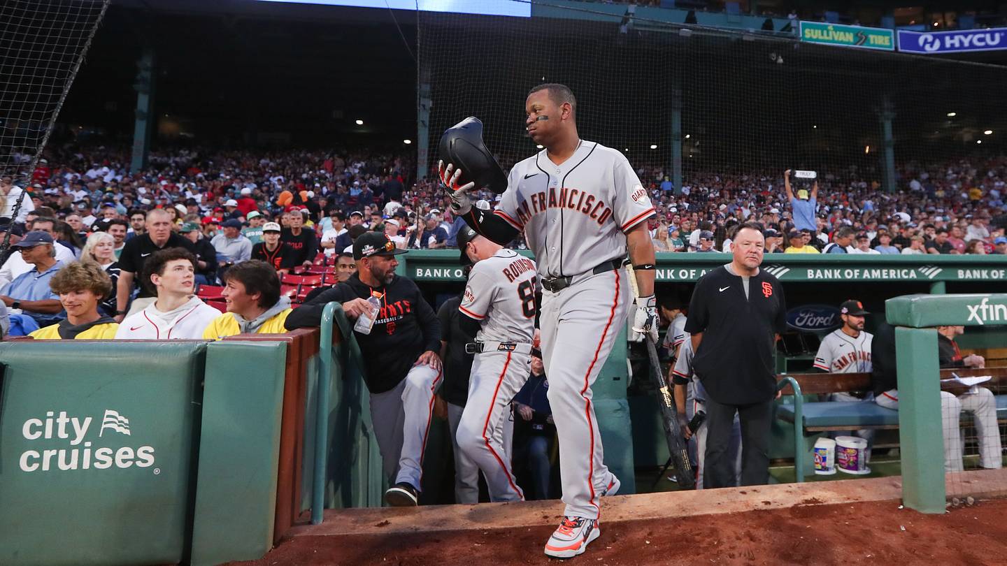 SF Giants manager Tony Vitello surprised by mixed reception from Boston Red Sox fans
