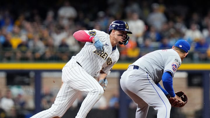 Milwaukee Brewers shortstop Willy Adames (27) steals second during the fourth inning of Game 3 of National League wild-card series against New York Mets on Thursday October 3, 2024 at American Family Field in Milwaukee, Wis.
