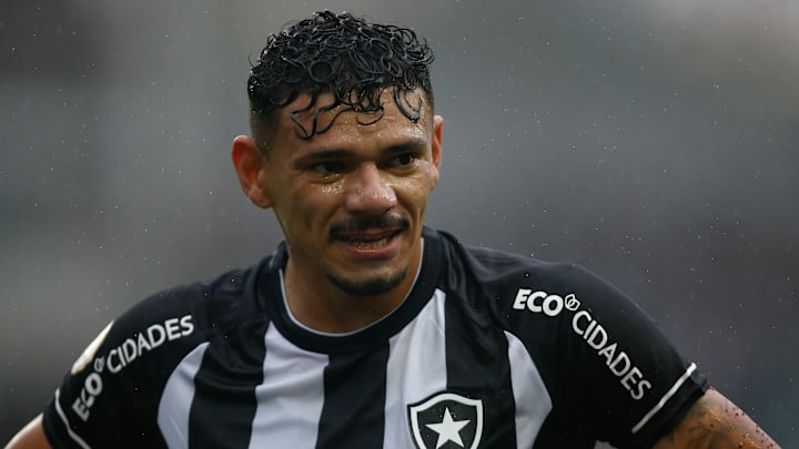 Homem-gol do Botafogo, Tiquinho vive grande fase na temporada.