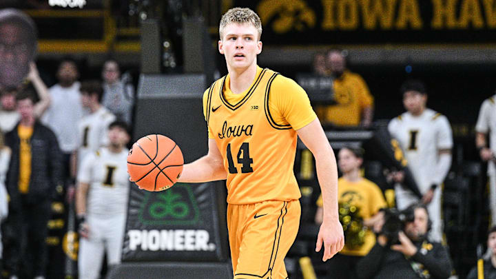Nov 18, 2025; Iowa City, Iowa, USA; Iowa Hawkeyes guard Bennett Stirtz (14) controls the ball during the second half against the Southeast Missouri State Redhawks at Carver-Hawkeye Arena. Mandatory Credit: Jeffrey Becker-Imagn Images Nov 18, 2025; Iowa City, Iowa, USA; Iowa Hawkeyes guard Bennett Stirtz (14) controls the ball during the second half against the Southeast Missouri State Redhawks at Carver-Hawkeye Arena. Mandatory Credit: Jeffrey Becker-Imagn Images