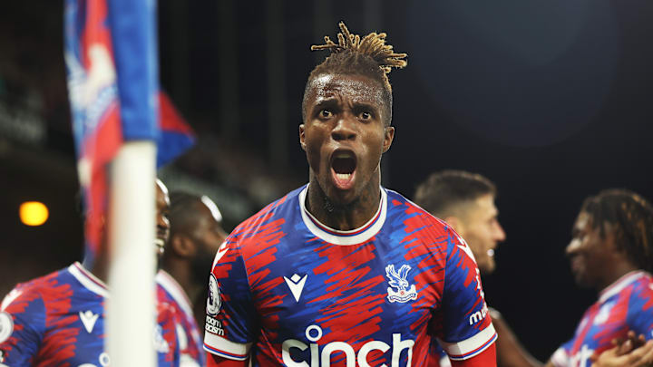 L'ailier ivoirien Wilfried Zaha achete un club de foot. 