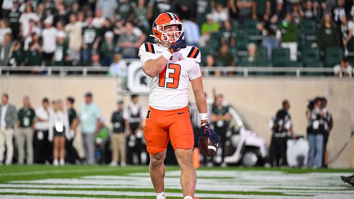 COLLEGE FOOTBALL: OCT 10 Illinois at Michigan State COLLEGE FOOTBALL: OCT 10 Illinois at Michigan State