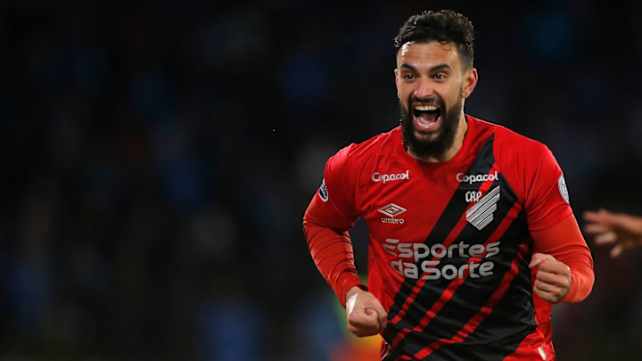 Uruguaio é o artilheiro do Furacão na temporada, com 16 gols