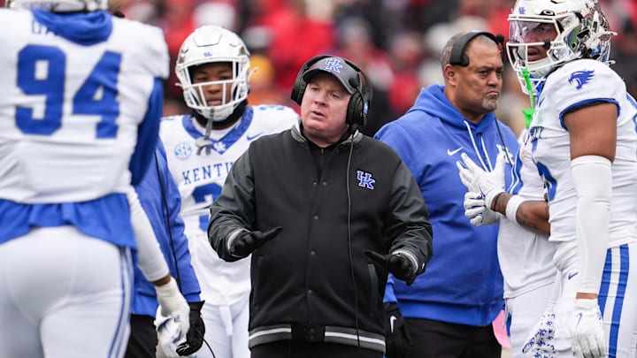 Kentucky Wildcats head coach Mark Stoops during a timeout with his team as the Cats played Louisville Saturday, November 29, 2025 in Louisville, Kentucky at L&N Federal Credit Union Stadium. The Cats fell to 5-7 with the 41-0 loss to the Cardinals; missing out on a bowl. Kentucky Wildcats head coach Mark Stoops during a timeout with his team as the Cats played Louisville Saturday, November 29, 2025 in Louisville, Kentucky at L&N Federal Credit Union Stadium. The Cats fell to 5-7 with the 41-0 loss to the Cardinals; missing out on a bowl.