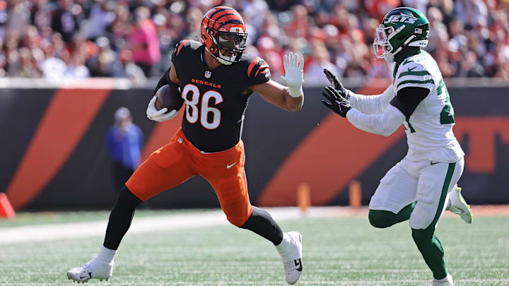 Oct 26, 2025; Cincinnati, Ohio, USA; Cincinnati Bengals tight end Noah Fant (86) runs with the ball during the second quarter against the New York Jets at Paycor Stadium. Mandatory Credit: Joseph Maiorana-Imagn Images