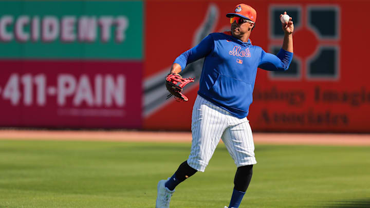 Feb 17, 2025; Port St. Lucie, FL, USA; New York Mets right fielder Juan Soto (22) throws a baseball during a spring training workout at Clover Park. Feb 17, 2025; Port St. Lucie, FL, USA; New York Mets right fielder Juan Soto (22) throws a baseball during a spring training workout at Clover Park.