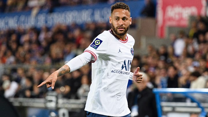 Le Brésilien est sous contrat jusqu'en juin 2025 avec le Paris Saint-Germain. Le Brésilien est sous contrat jusqu'en juin 2025 avec le Paris Saint-Germain.