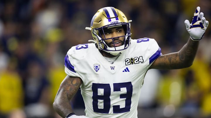 Jan 8, 2024; Houston, TX, USA; Washington Huskies tight end Devin Culp (83) against the Michigan Jan 8, 2024; Houston, TX, USA; Washington Huskies tight end Devin Culp (83) against the Michigan