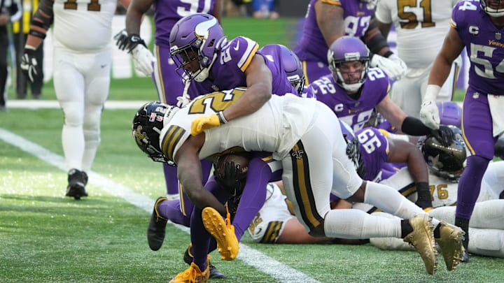 Oct 2, 2022; London, United Kingdom; New Orleans Saints running back Latavius Murray (28) scores a