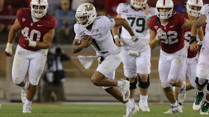 Sacramento State Hornets quarterback Kaiden Bennett (1)
