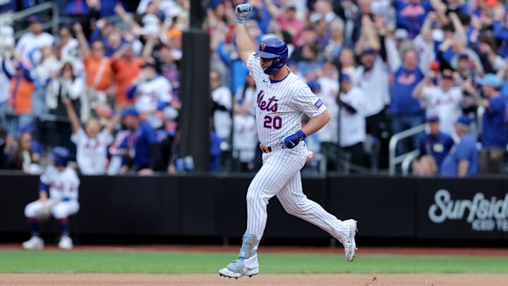 Apr 4, 2025; New York City, New York, USA; New York Mets first baseman Pete Alonso (20) rounds the bases after hitting a two run home run against the Toronto Blue Jays during the first inning at Citi Field. Mandatory Credit: Brad Penner-Imagn Images Apr 4, 2025; New York City, New York, USA; New York Mets first baseman Pete Alonso (20) rounds the bases after hitting a two run home run against the Toronto Blue Jays during the first inning at Citi Field. Mandatory Credit: Brad Penner-Imagn Images