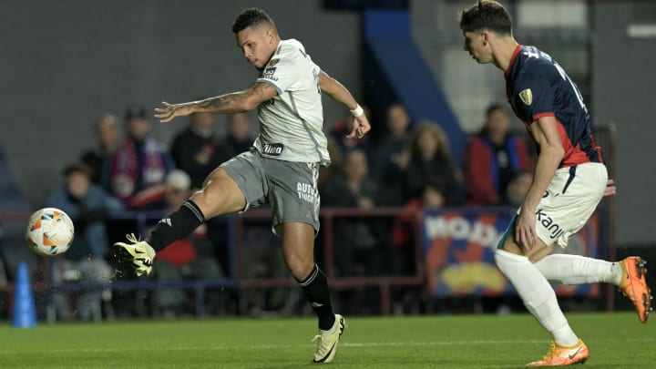 Galo  joga diante do seu torcedor nesta terça-feira
