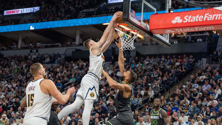 Former Kansas Jayhawk Christian Braun throws down dunk of the year over 4 time DPOY