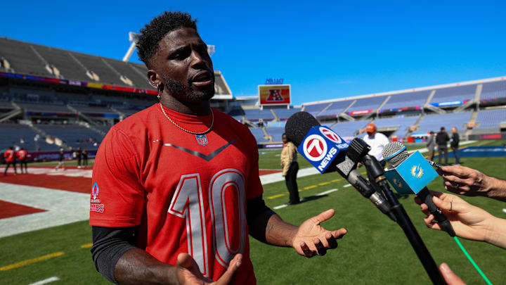 Tyreek Hill doesn't like that Isiah Pacheco now wears #10