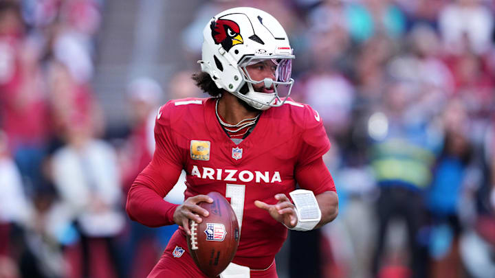 Nov 10, 2024; Glendale, Arizona, USA; Arizona Cardinals quarterback Kyler Murray (1) passes against the New York Jets during the first half at State Farm Stadium. Mandatory Credit: Joe Camporeale-Imagn Images