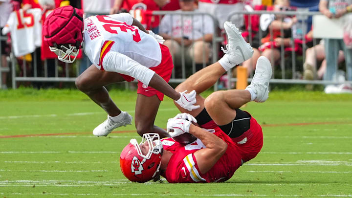 Jul 22, 2025; St. Joseph, MO, USA; Kansas City Chiefs wide receiver Jason Brownlee (89) catches a pass as cornerback Christian Roland-Wallace (30) defends during training camp at Missouri Western State University. Mandatory Credit: Denny Medley-Imagn Images Jul 22, 2025; St. Joseph, MO, USA; Kansas City Chiefs wide receiver Jason Brownlee (89) catches a pass as cornerback Christian Roland-Wallace (30) defends during training camp at Missouri Western State University. Mandatory Credit: Denny Medley-Imagn Images