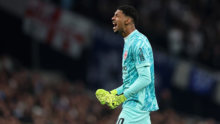 Eintracht Frankfurts Keeper Kaua Santos war am Donnerstag der Mann des Abends. Eintracht Frankfurts Keeper Kaua Santos war am Donnerstag der Mann des Abends.