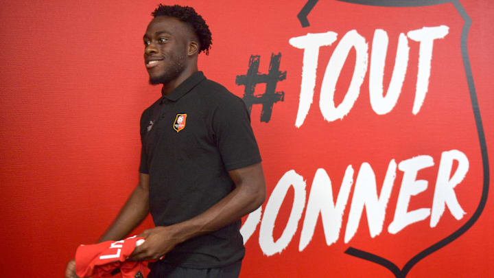 Arnaud Kalimuendo est un nouveau joueur du Stade Rennais. Arnaud Kalimuendo est un nouveau joueur du Stade Rennais.