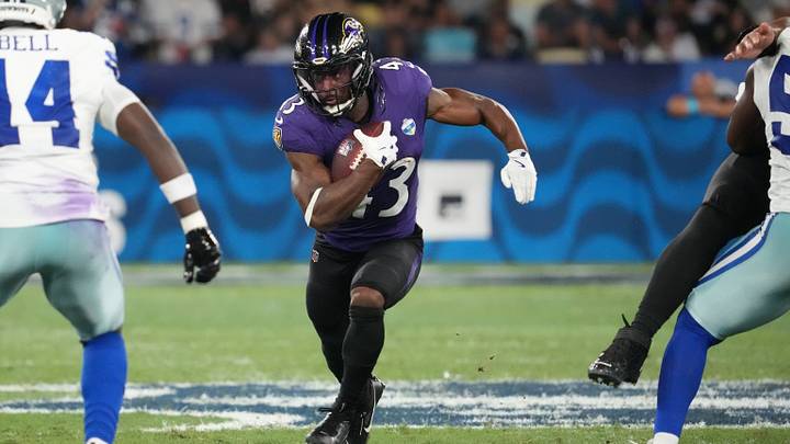 Sep 27, 2026; Rio De Janeiro, BRA; Baltimore Ravens running back Justice Hill (43) runs with the ball against the Dallas Cowboys during the game at Maracana Stadium. Mandatory Credit: Kirby Lee-Imagn Images Sep 27, 2026; Rio De Janeiro, BRA; Baltimore Ravens running back Justice Hill (43) runs with the ball against the Dallas Cowboys during the game at Maracana Stadium. Mandatory Credit: Kirby Lee-Imagn Images