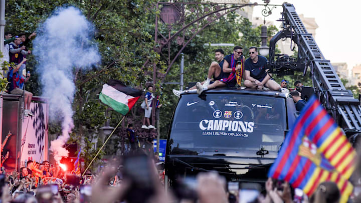 Barcelona celebrates double trophy success with fans