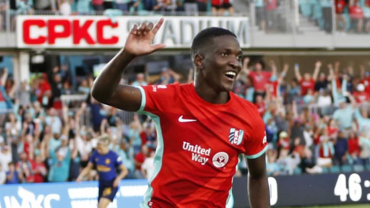 Kansas City Current forward Temwa Chawinga (6) celebrates after scoring a goal against Utah Royals FC during the first half at CPKC Stadium 