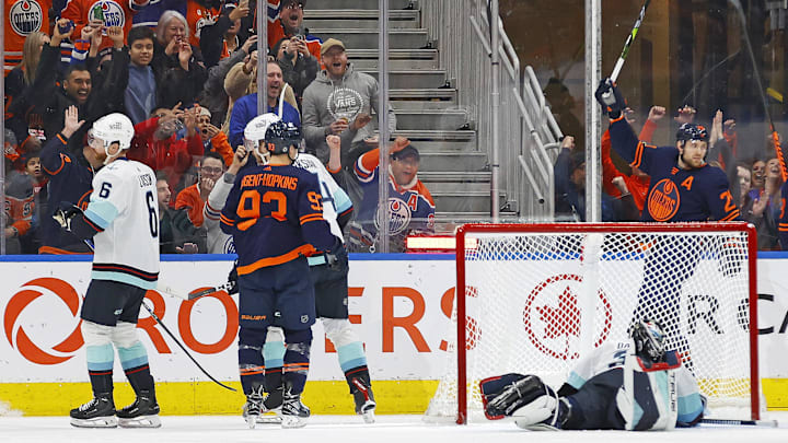 The Edmonton Oilers celebrate a goal vs Seattle Kraken
