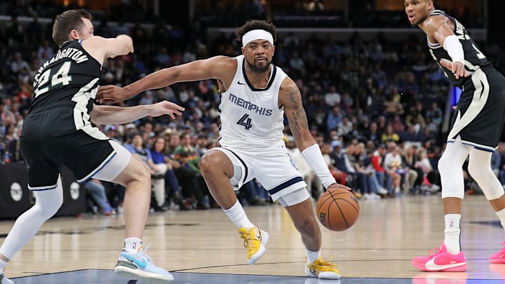 Milwaukee Bucks v Memphis Grizzlies