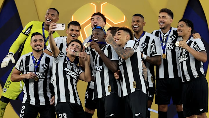 Thiago Almada está entre os jogadores que vão deixar o Botafogo Thiago Almada está entre os jogadores que vão deixar o Botafogo