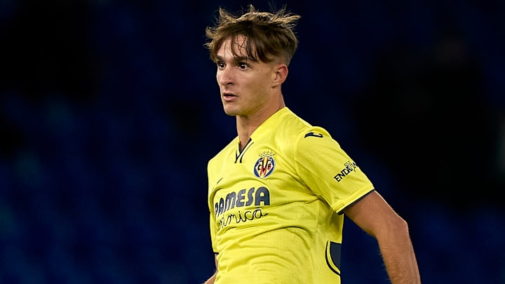 Querétaro anunció el fichaje del español Carlo Adriano Garcia Prades, quien llega desde el Villarreal de España tras haber estado cedido con el Mirandés