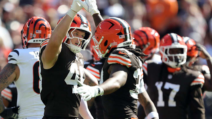 Cleveland Browns linebacker Carson Schwesinger (49) celebrates after a stop during the second half of an NFL football game at Huntington Bank Field, Sept. 7, 2025, in Cleveland, Ohio.