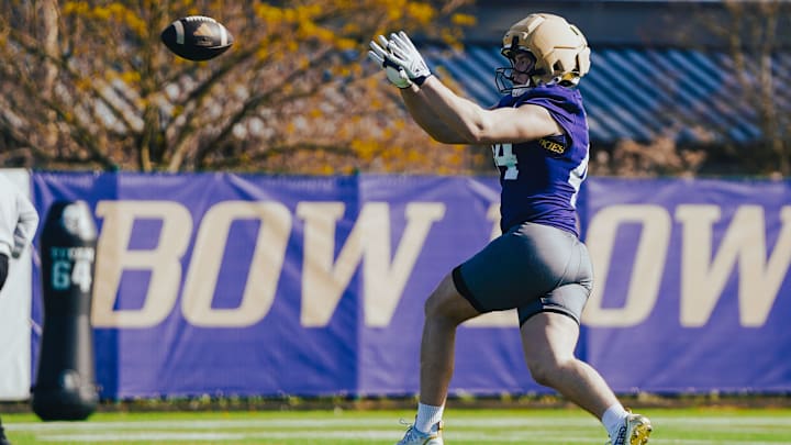 Kade Eldridge shows off his receiving skills in UW spring practice. 