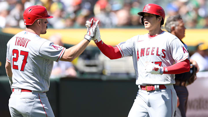 Shohei Ohtani y Mike Trout batearon jonrones consecutivos ante los Atléticos