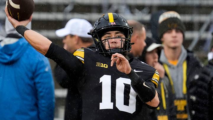 Iowa Hawkeyes quarterback Jeremy Hecklinski (10) warms up Nov. 8, 2025 before a Big Ten Football game against the Oregon Ducks at Kinnick Stadium in Iowa City, Iowa. Iowa Hawkeyes quarterback Jeremy Hecklinski (10) warms up Nov. 8, 2025 before a Big Ten Football game against the Oregon Ducks at Kinnick Stadium in Iowa City, Iowa.