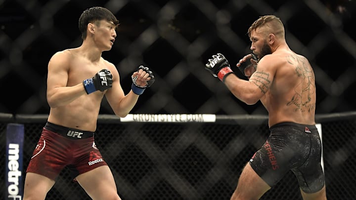 Jan 14, 2018; St. Louis, MO, USA; Jeremy Stephens (red gloves) fights Dooho Choi (blue gloves)