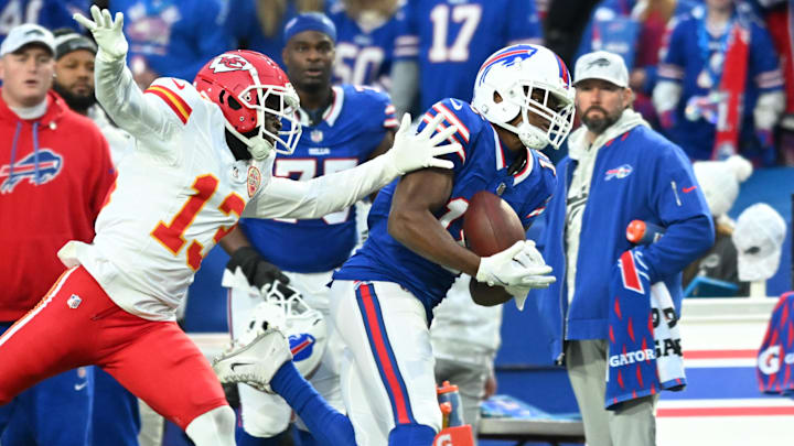 Buffalo Bills wide receiver Amari Cooper makes a catch in front of Kansas City Chiefs safety Nazeeh Johnson.