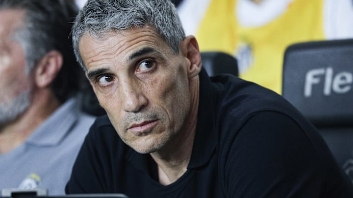 Santos busca reação em fevereiro após acumular tropeços