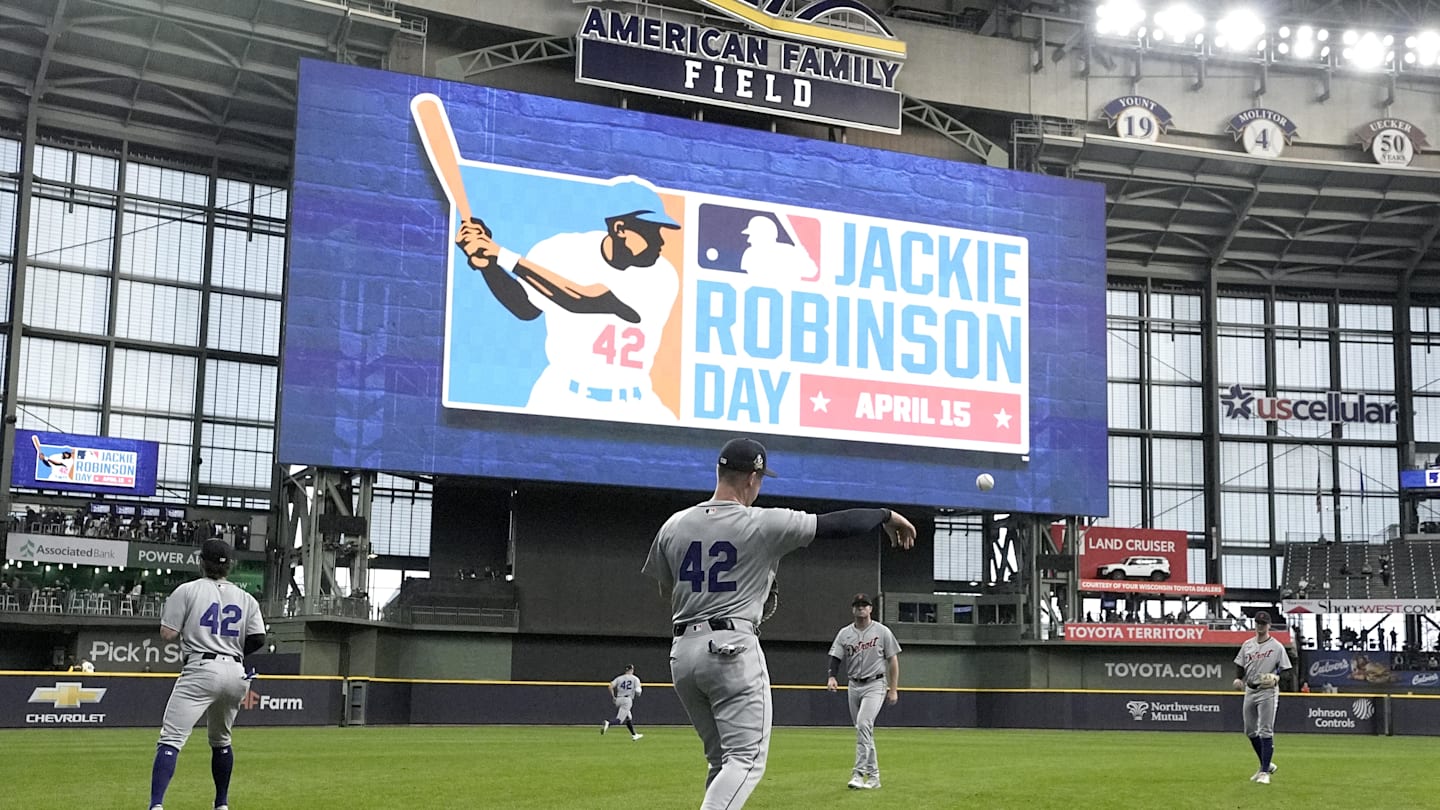 Jackie Robinson Featured on Multiple Baseball Cards Across Teams