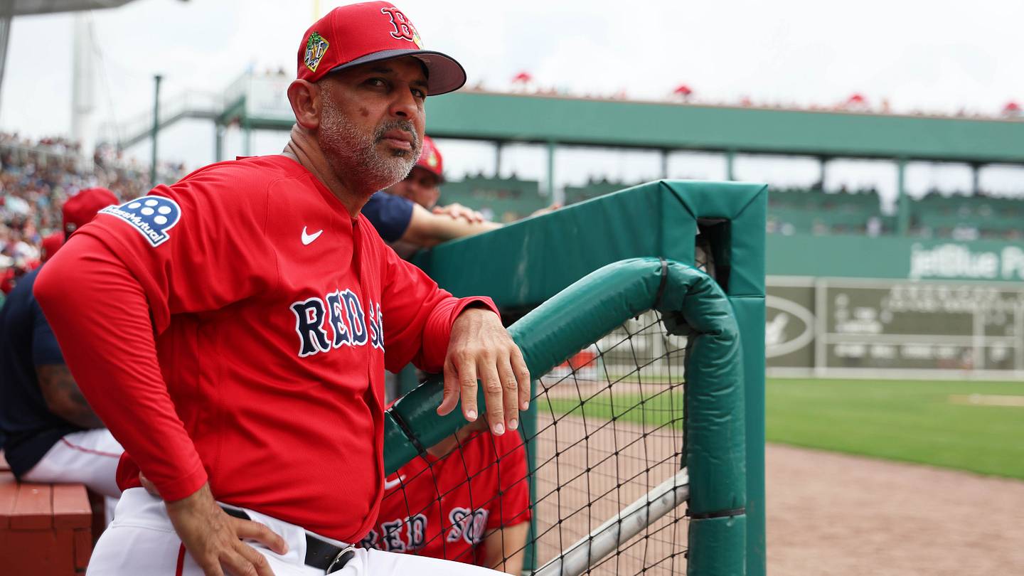 Phillies Next Manager Reportedly Won’t Be Alex Cora