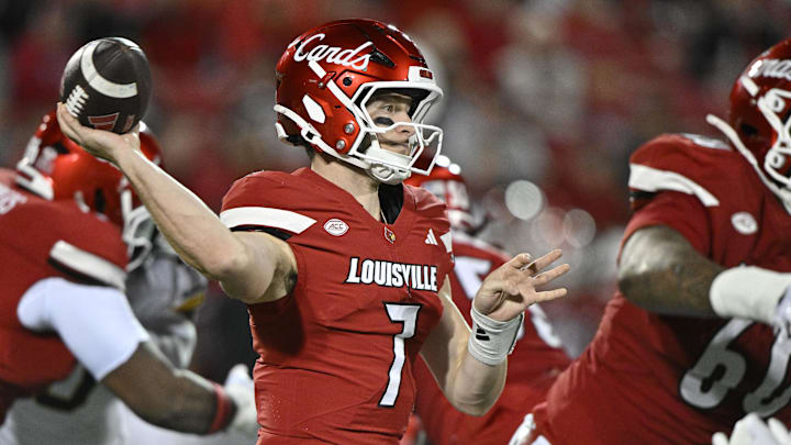Nov 8, 2025; Louisville, Kentucky, USA; Louisville Cardinals quarterback Miller Moss (7) looks to pass against the California Golden Bears during the first half at L&N Federal Credit Union Stadium. Mandatory Credit: Jamie Rhodes-Imagn Images Nov 8, 2025; Louisville, Kentucky, USA; Louisville Cardinals quarterback Miller Moss (7) looks to pass against the California Golden Bears during the first half at L&N Federal Credit Union Stadium. Mandatory Credit: Jamie Rhodes-Imagn Images