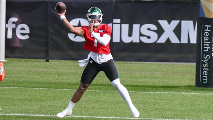 Jul 23, 2025; Florham Park, NY, USA; New York Jets quarterback Justin Fields (7) participates in a drill during training camp at Atlantic Health Jets Training Center. Mandatory Credit: John Jones-Imagn Images