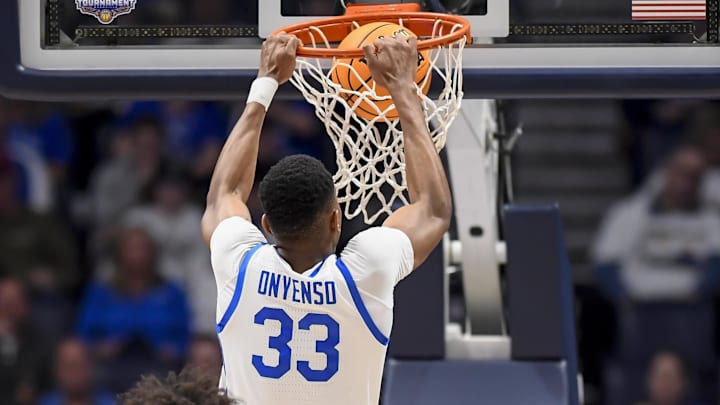 Mar 15, 2024; Nashville, TN, USA; Kentucky Wildcats forward Ugonna Onyenso (33) slams the ball