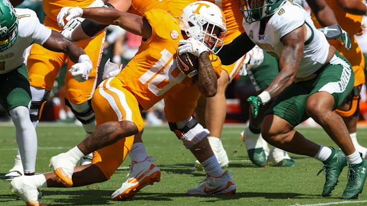 Sep 20, 2025; Knoxville, Tennessee, USA; Tennessee Volunteers running back DeSean Bishop (18) runs the ball against the UAB Blazers during the first quarter at Neyland Stadium. Mandatory Credit: Randy Sartin-Imagn Images Sep 20, 2025; Knoxville, Tennessee, USA; Tennessee Volunteers running back DeSean Bishop (18) runs the ball against the UAB Blazers during the first quarter at Neyland Stadium. Mandatory Credit: Randy Sartin-Imagn Images