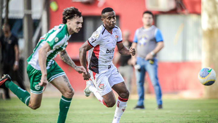 Juventude e Vitória se enfrentam em um dos jogos de abertura do Brasileirão 2025